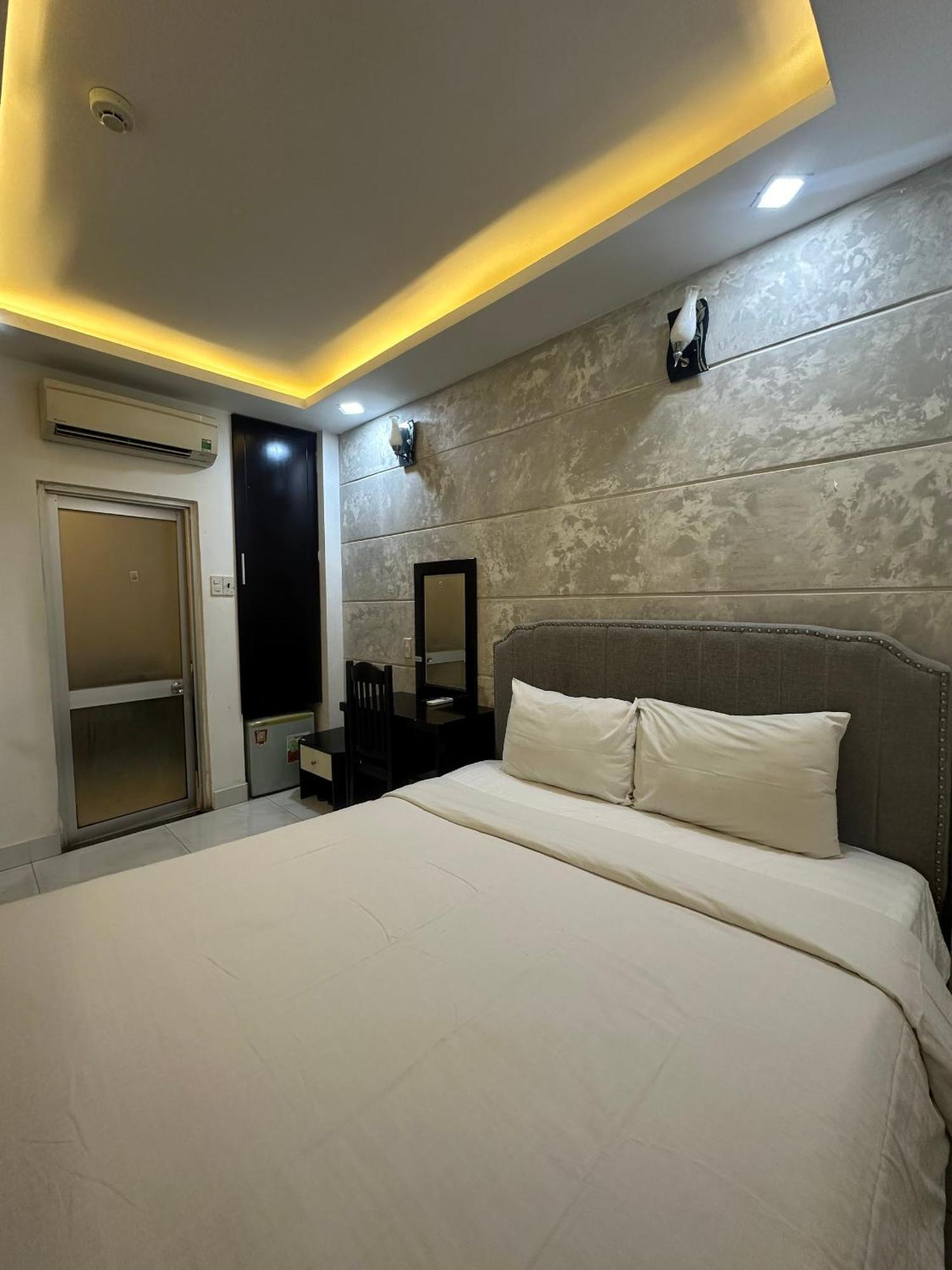 Yaya Sai Gon Hotel Bui Vien Walking Street Cidade de Ho Chi Minh Exterior foto